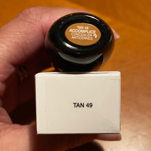 Marc Jacobs Accomplice Concealer & Touch-Up Stick Tan - Picture 8 of 13